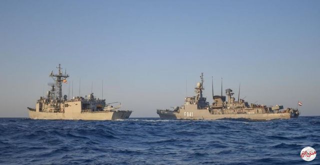 القوات البحرية المصرية والأسبانية تنفذان تدريباً بحرياً عابراَ بنطاق الأسطول الجنوبي بالبحر الأحمر